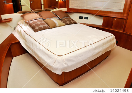 bedroom bedroom 14024498