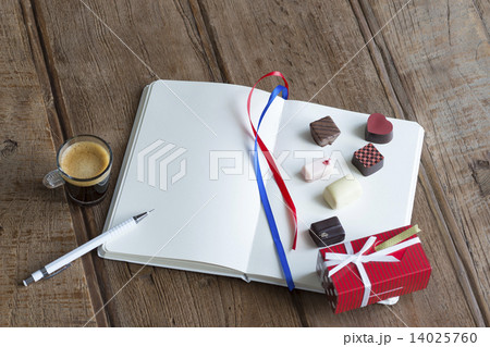 コーヒーと本とチョコレート コーヒーと本とチョコレート 14025760