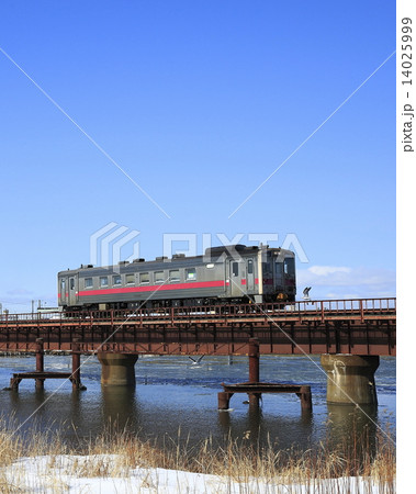 冬の釧網本線 14025999