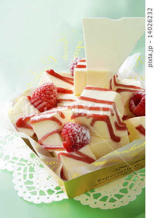 ホワイトムースチョコケーキ 14026232