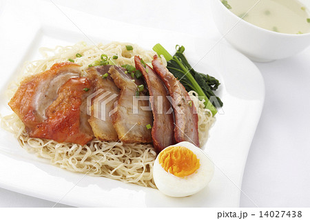 Chinese style egg noodle with roasted duck and pork Chinese style egg noodle with roasted duck and pork 14027438