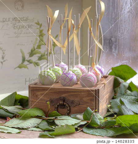 cake-pops on a wooden box 14028335