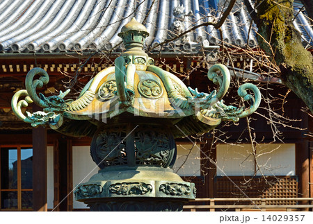 谷根千散歩・銅灯籠 天台宗寛永寺 谷根千散歩・銅灯籠 天台宗寛永寺 14029357