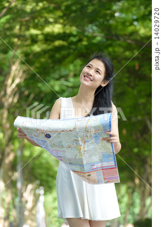 One chinese woman sightseeing along promenade 14029720