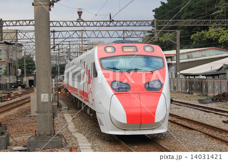 台湾観光 鉄道 プユマ号 普悠瑪列車の写真素材 [14031421] - PIXTA