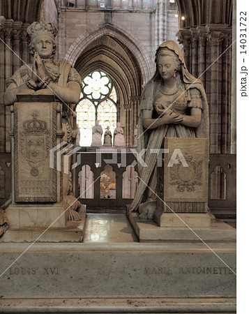 ルイ16世とマリー アントワネットの祈りの像の写真素材
