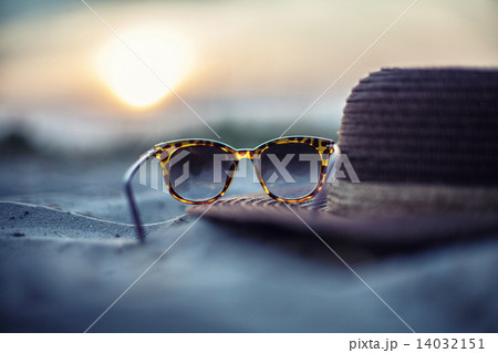 Hat and glasses 14032151