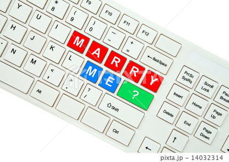 Wording Marry Me on computer keyboard isolated on white backgrou 14032314