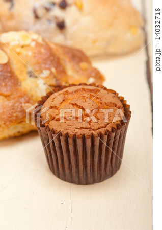 sweet bread cake selection 14032718