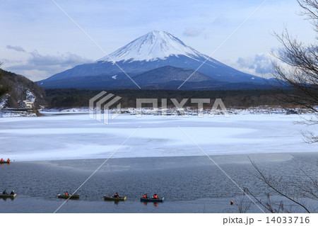 冬富士と精進湖 14033716