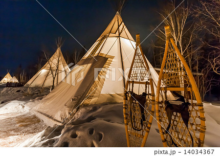 ティピーとスノーシュー　 teepee and snow shoes 14034367