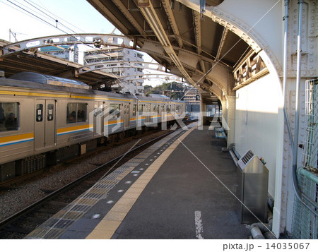 鶴見線国道駅のホーム 14035067