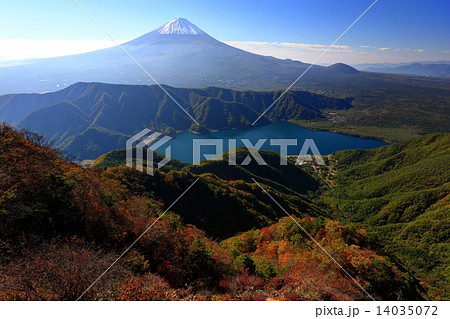 御坂山地・鬼ヶ岳～鍵掛峠間から見る富士山と西湖 14035072