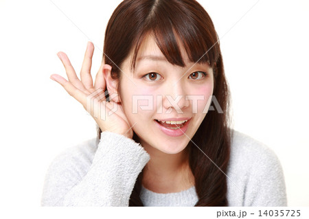 聞き返す女性 14035725