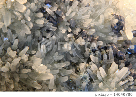 white crystal in the lead 14040780