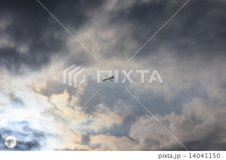 乱気流を超えて 14041150