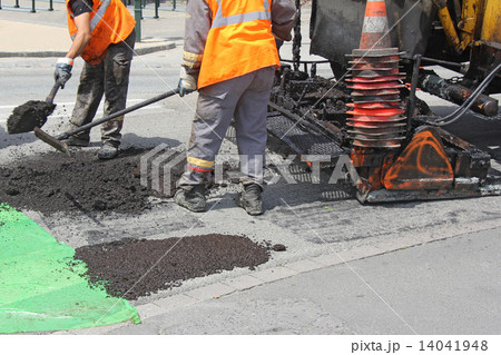 Paving roads 14041948
