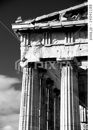 Mono marble columns and pediment of Parthenon 14042188