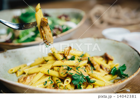 pasta penne with mushrooms 14042381