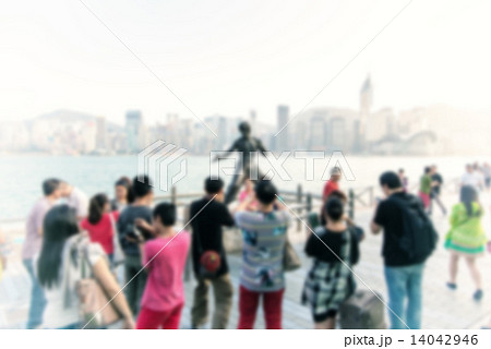 People are photographed on the waterfront of Hong Kong. Avenue o 14042946