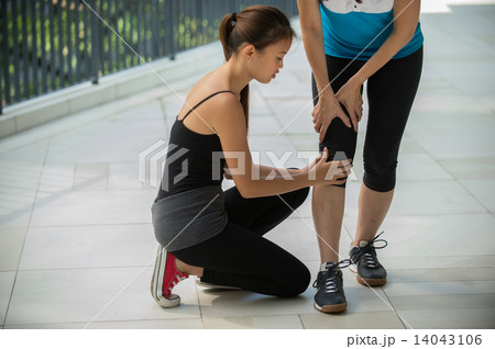 Mother and daughter day out for fitness exercise. 14043106