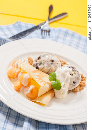 ice cream crepe 14043549