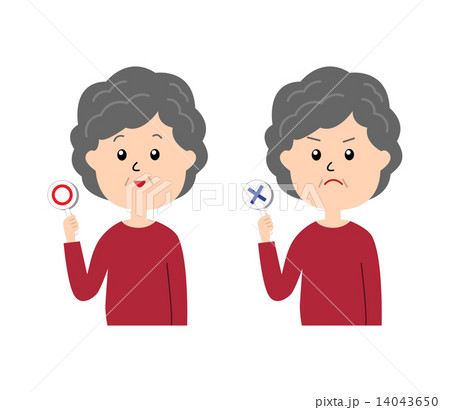 マルバツサインをあげる年配女性 マルバツサインをあげる年配女性 14043650