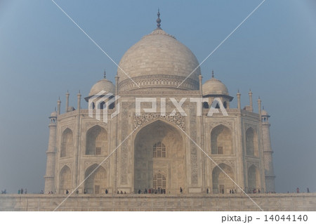 Front of Taj Mahal 14044140