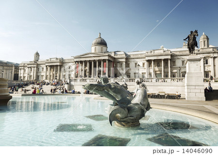 London, fountain on the Trafalgar Square 14046090
