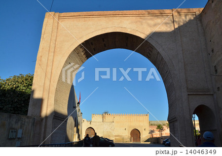世界遺産メクネスのメディナの城門 14046349