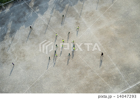 上空からの少年サッカー 14047293