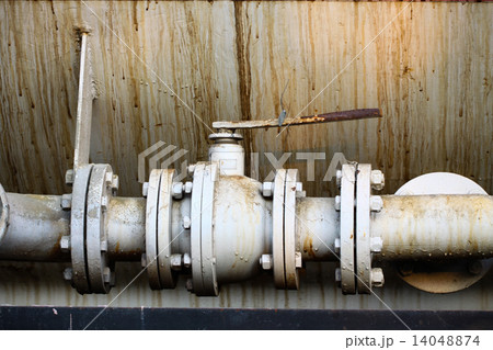 Old valve or dirty valve in dirty work, Dirty valve in oil transfer station. Old valve or dirty valve in dirty work, Dirty valve in oil transfer station. 14048874