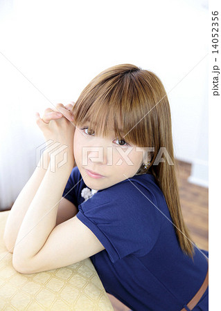 若い女性　ポートレート 14052356