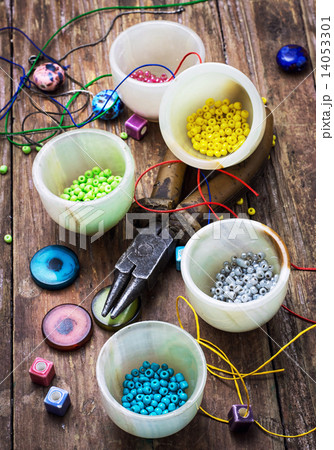 crafts with beads 14053301