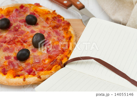 pizza with notebook 14055146