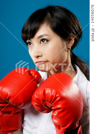 Fighting woman Fighting woman 14056076