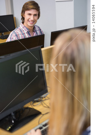 Students working together on computers 14065594