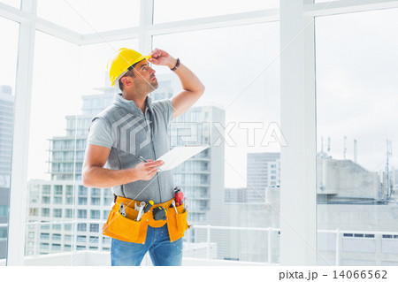 Handyman inspecting building 14066562