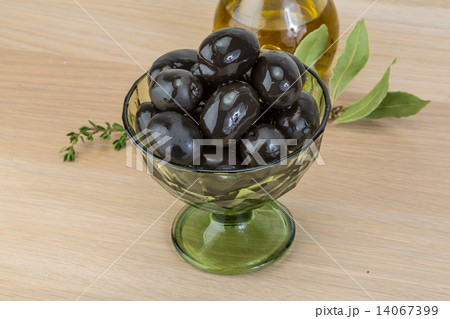 Black olives Black olives 14067399