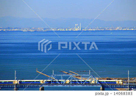 湊川鉄橋を走る内房線 14068383