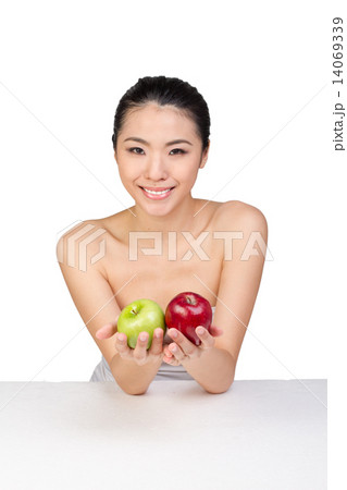 Asian Beauty with Two Apples 14069339