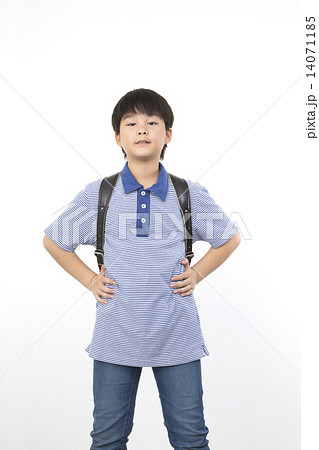 小学生の男の子 小学生の男の子 14071185