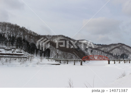 錦秋湖に架かる橋 14071387