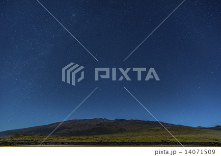 ハワイ島、ダニエルKイノウエロードでの星空 14071509