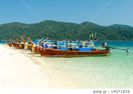 Thai wooden boats at Adang-Rawi island near Koh Lipe in Satun, T 14071859