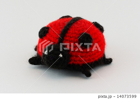 Knitted toy ladybug 14073599