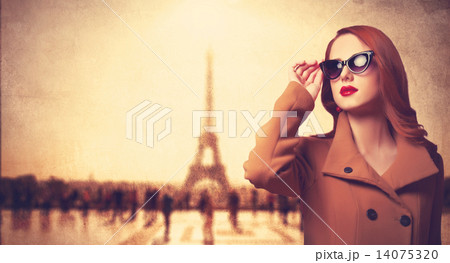 Beautiful redhead women in sunglasses Beautiful redhead women in sunglasses 14075320