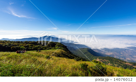 Fog over the mountain and tourist, Doi Inthanon national park th 14076012