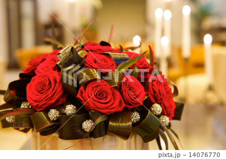 Big fresh bunch of red roses 14076770