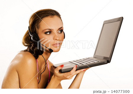 girl with laptop 14077300